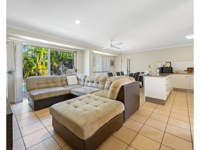 2 Trentham Court, Arundel QLD 4214