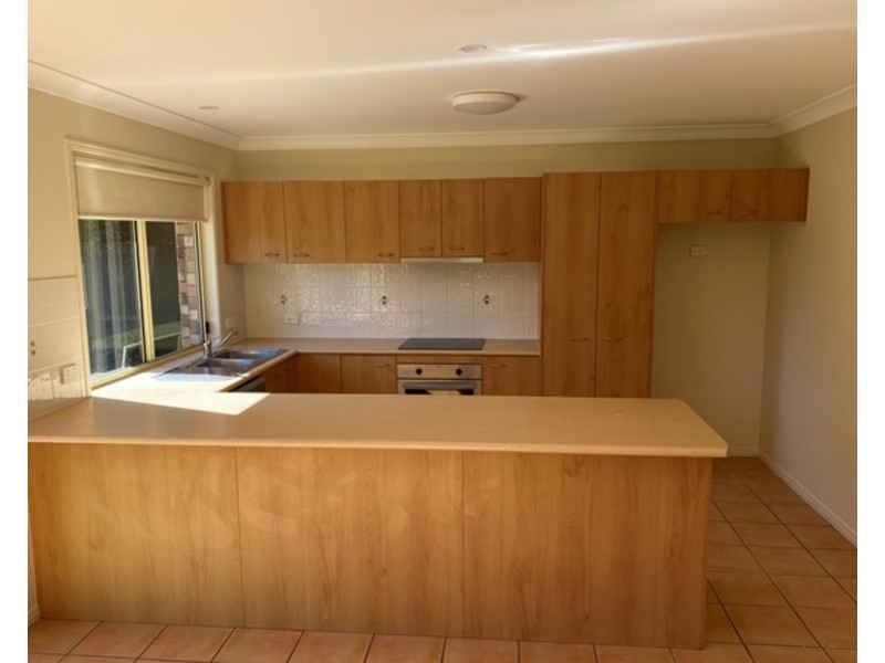 91 Crestwood Drive, Molendinar QLD 4214