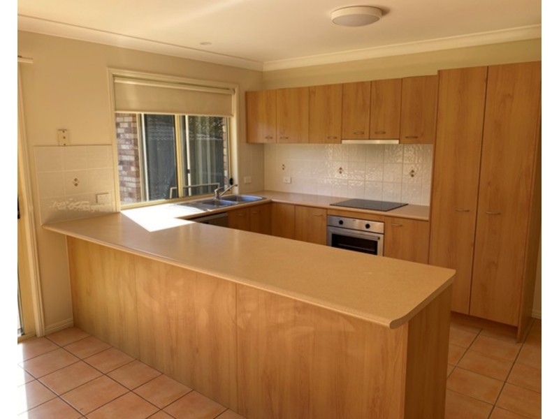 91 Crestwood Drive, Molendinar QLD 4214