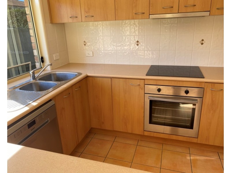 91 Crestwood Drive, Molendinar QLD 4214