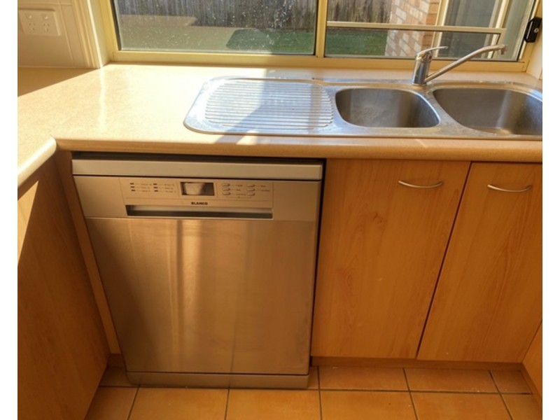 91 Crestwood Drive, Molendinar QLD 4214