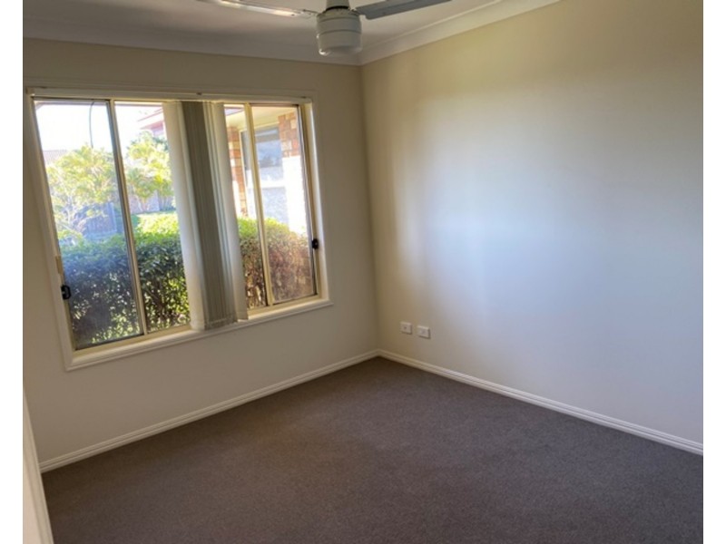 91 Crestwood Drive, Molendinar QLD 4214