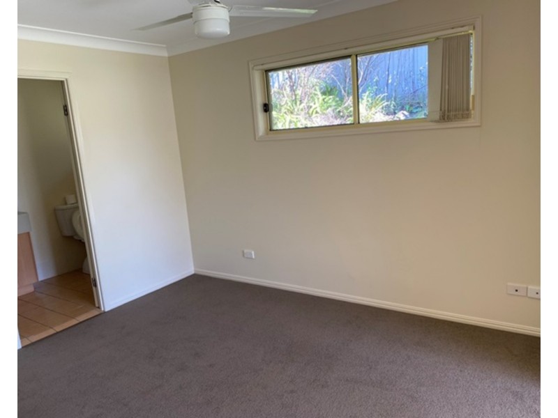 91 Crestwood Drive, Molendinar QLD 4214