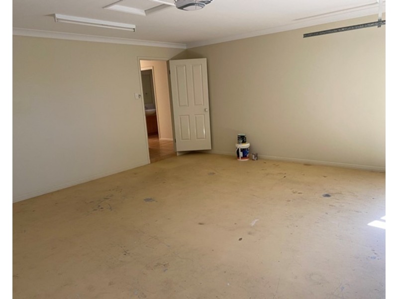 91 Crestwood Drive, Molendinar QLD 4214