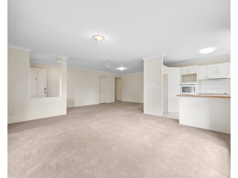 2/24 McMillan Street, Labrador QLD 4215