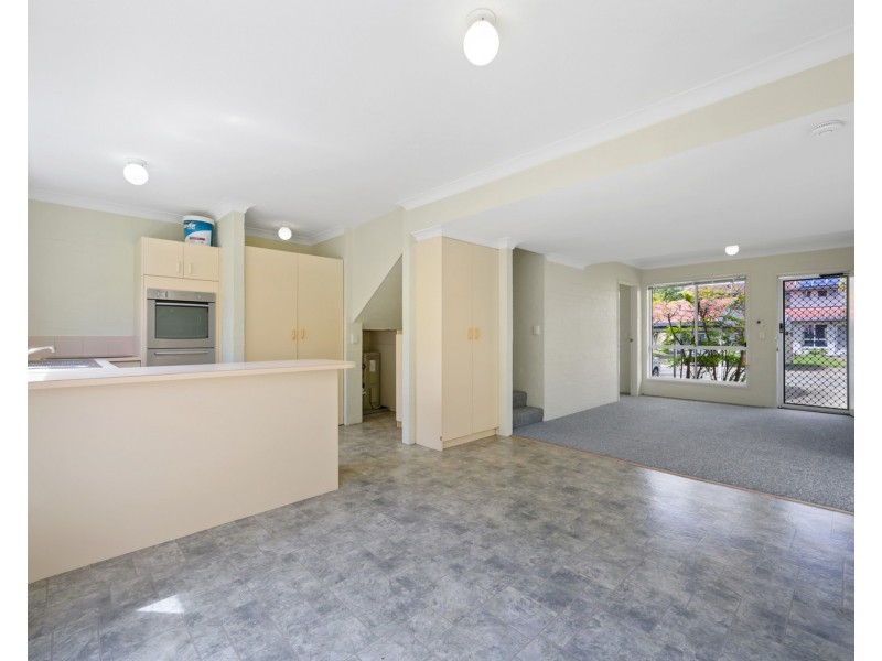 3/13 Brown Street, Labrador QLD 4215