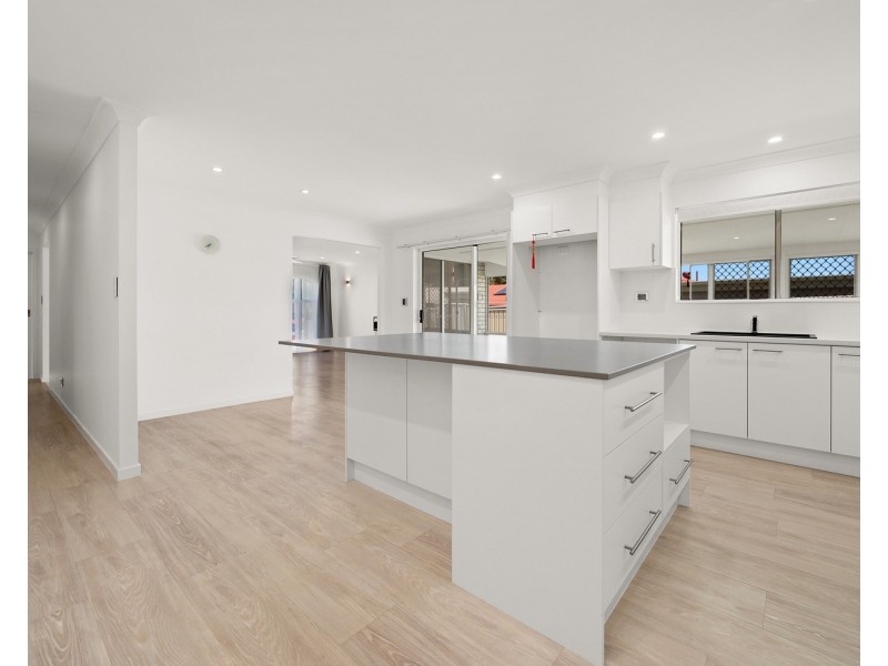 8 Alamau Street, Benowa QLD 4217