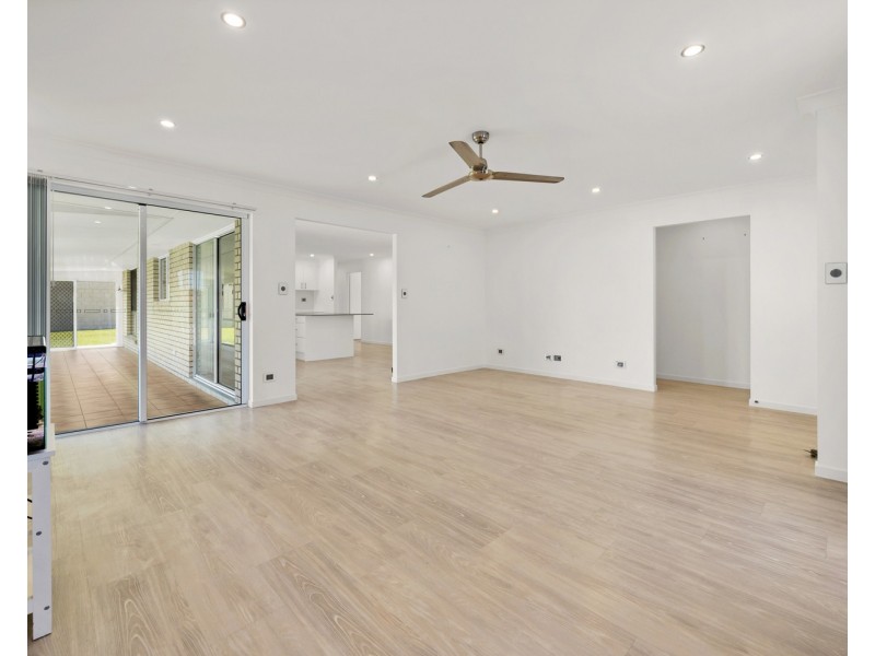 8 Alamau Street, Benowa QLD 4217