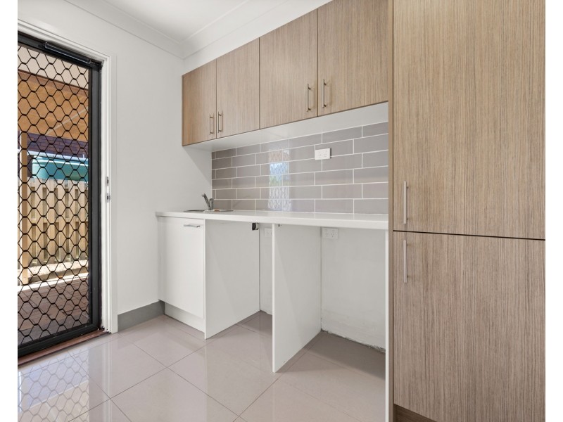 8 Alamau Street, Benowa QLD 4217