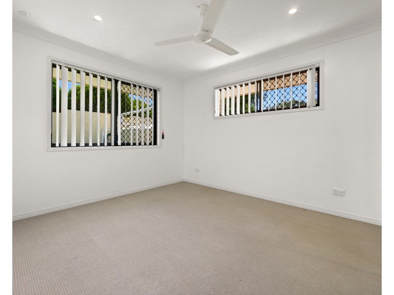 8 Alamau Street, Benowa QLD 4217