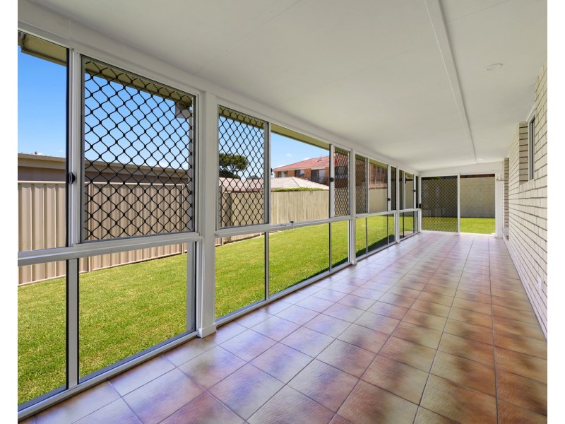 8 Alamau Street, Benowa QLD 4217