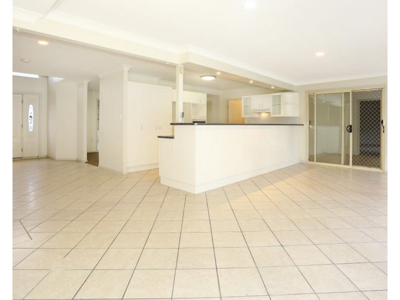 9 Murrumba Drive, Ashmore QLD 4214