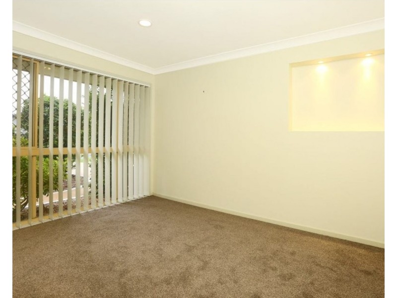 9 Murrumba Drive, Ashmore QLD 4214
