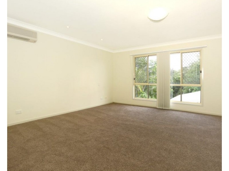 9 Murrumba Drive, Ashmore QLD 4214