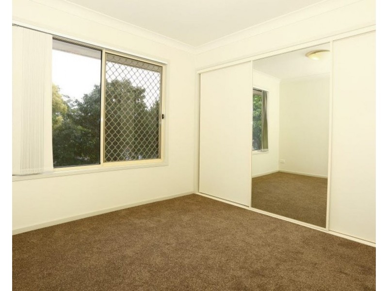 9 Murrumba Drive, Ashmore QLD 4214