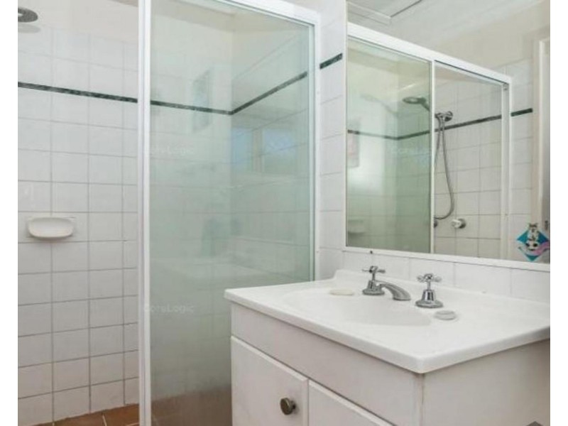 1/122 Johnston Street, Southport QLD 4215