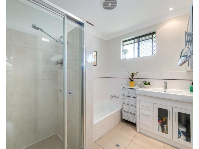 4 Woomera Crescent, Southport QLD 4215