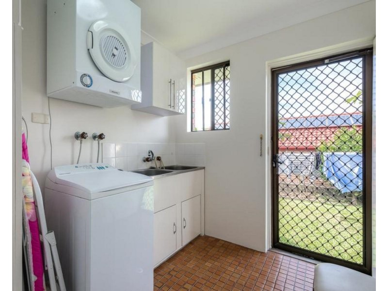 4 Woomera Crescent, Southport QLD 4215