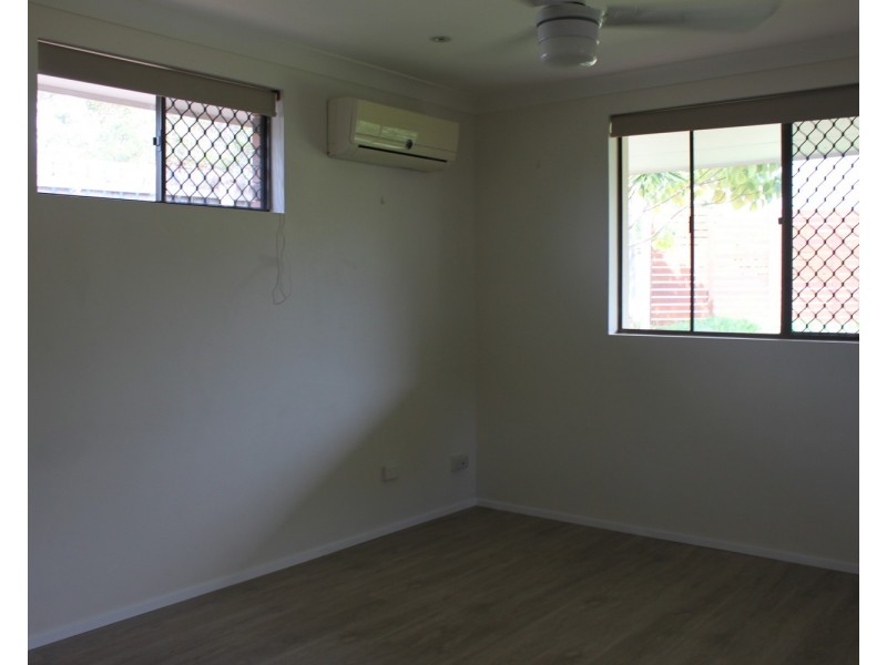 4 Woomera Crescent, Southport QLD 4215