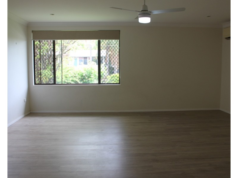 4 Woomera Crescent, Southport QLD 4215