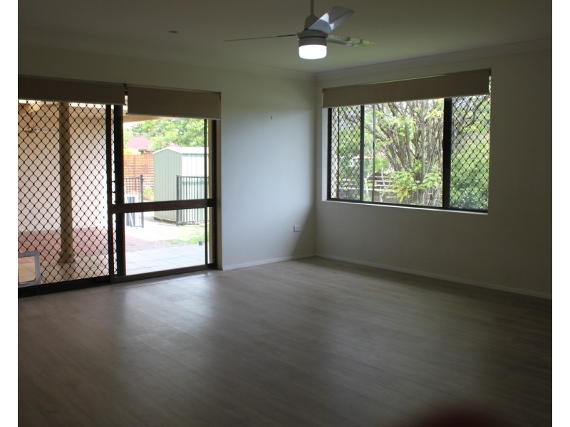 4 Woomera Crescent, Southport QLD 4215