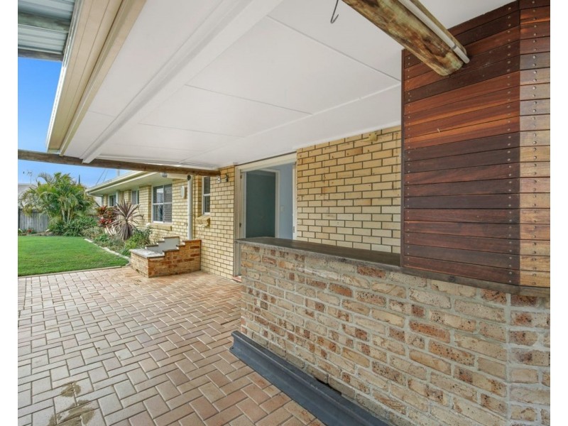 8 Solar Court, Benowa QLD 4217