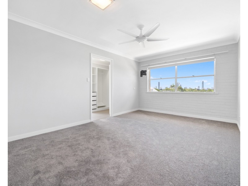 8 Solar Court, Benowa QLD 4217