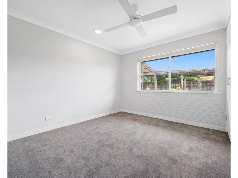 8 Solar Court, Benowa QLD 4217