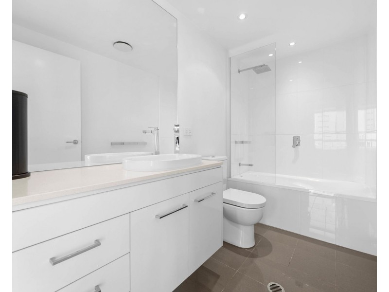 507/20 labrador Street, Labrador QLD 4215