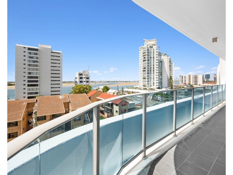 507/20 labrador Street, Labrador QLD 4215