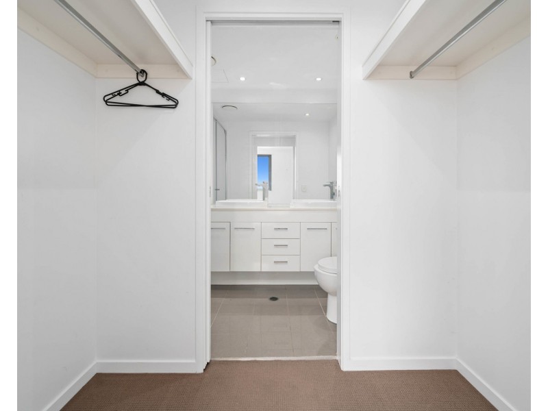 507/20 labrador Street, Labrador QLD 4215