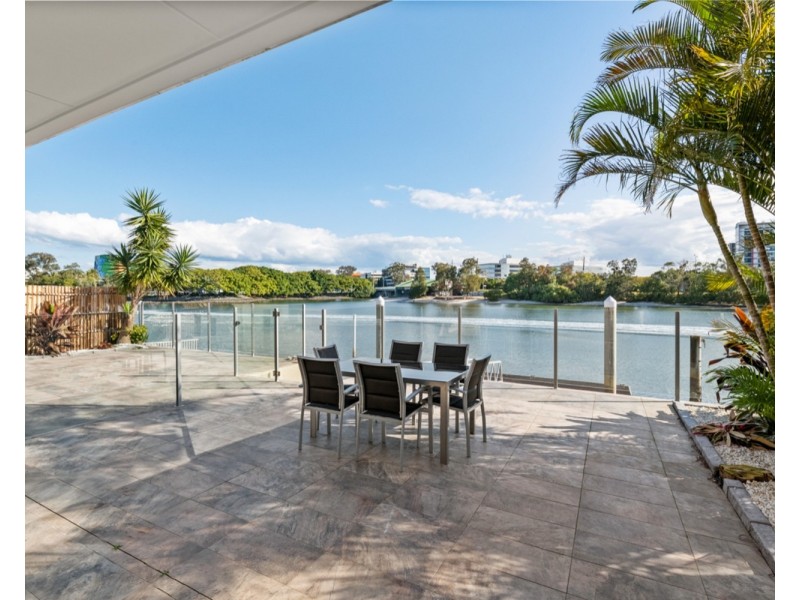 1/191 Stanhill Drive, Chevron Island QLD 4217