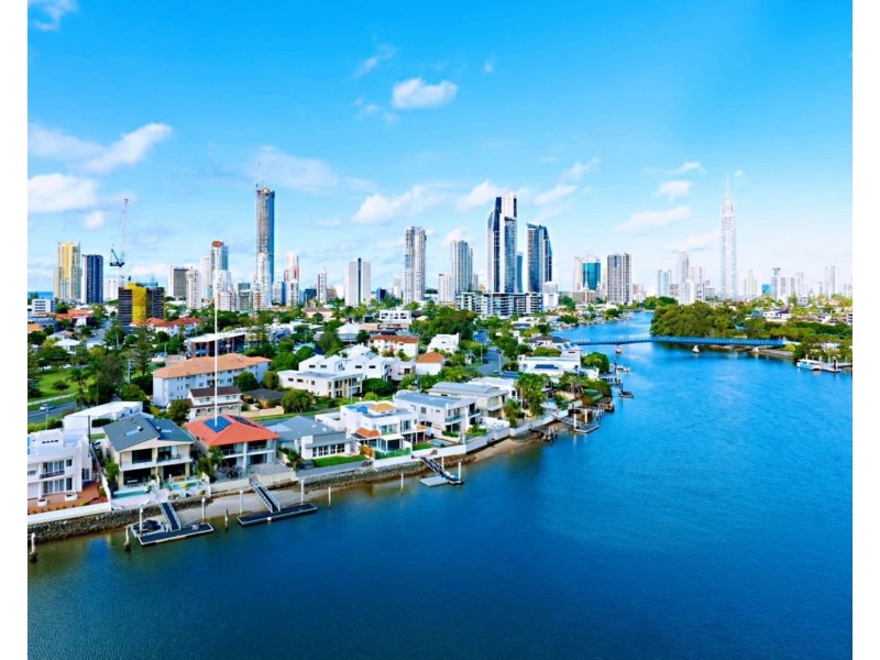 2/191 Stanhill Drive, Chevron Island QLD 4217