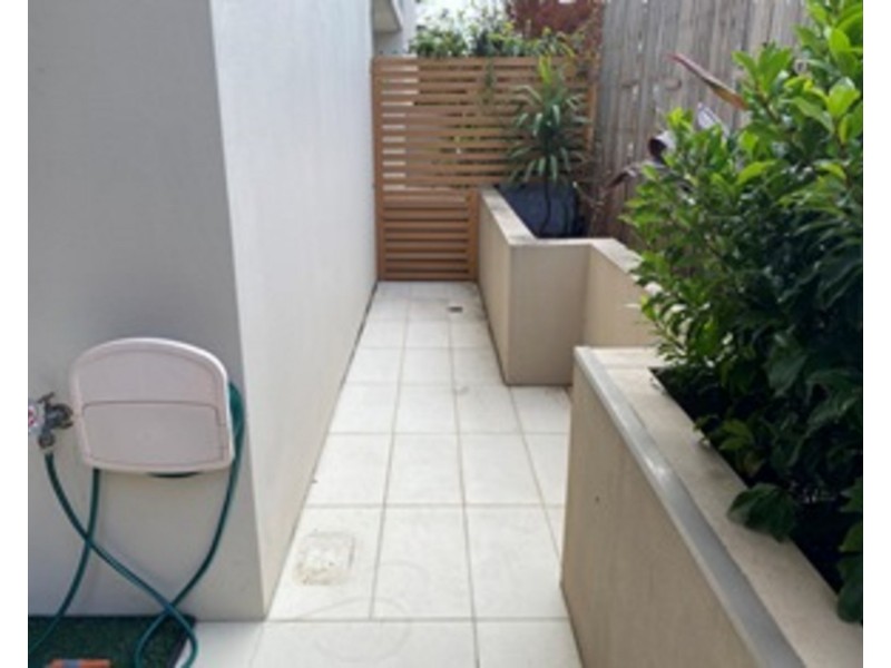 2/20 Lawson Street, Southport QLD 4215