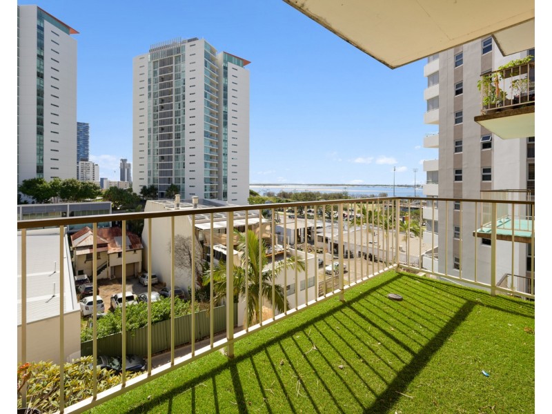 12/72 Marine Parade, Southport QLD 4215