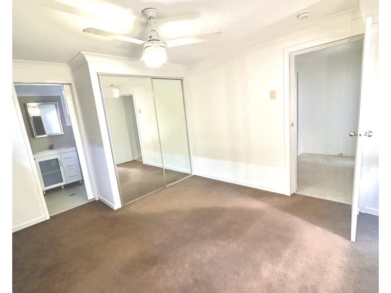 1/12 Royal Palm Court, Southport QLD 4215