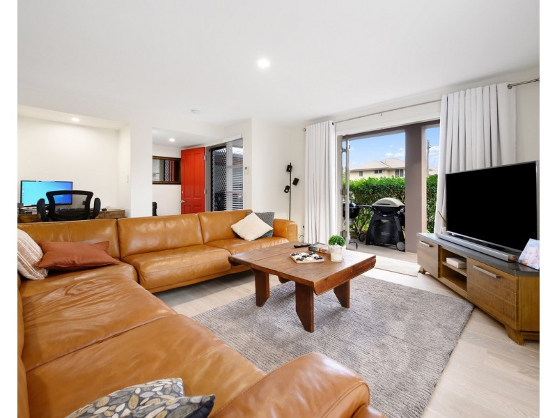 1/75 Eugaree Street, Southport QLD 4215