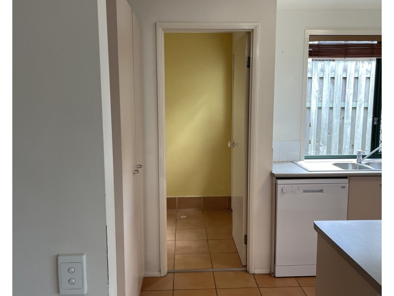 16 Harrow Place, Arundel QLD 4214