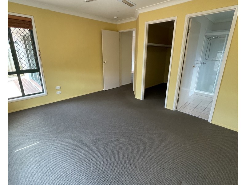 16 Harrow Place, Arundel QLD 4214