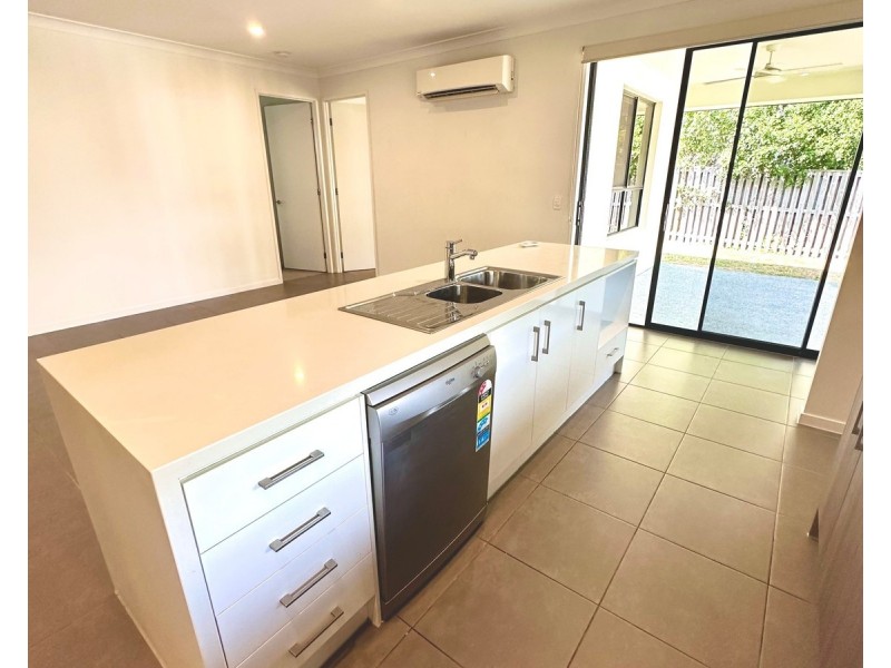 1 Jade Way, Helensvale QLD 4212
