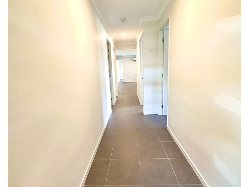 1 Jade Way, Helensvale QLD 4212