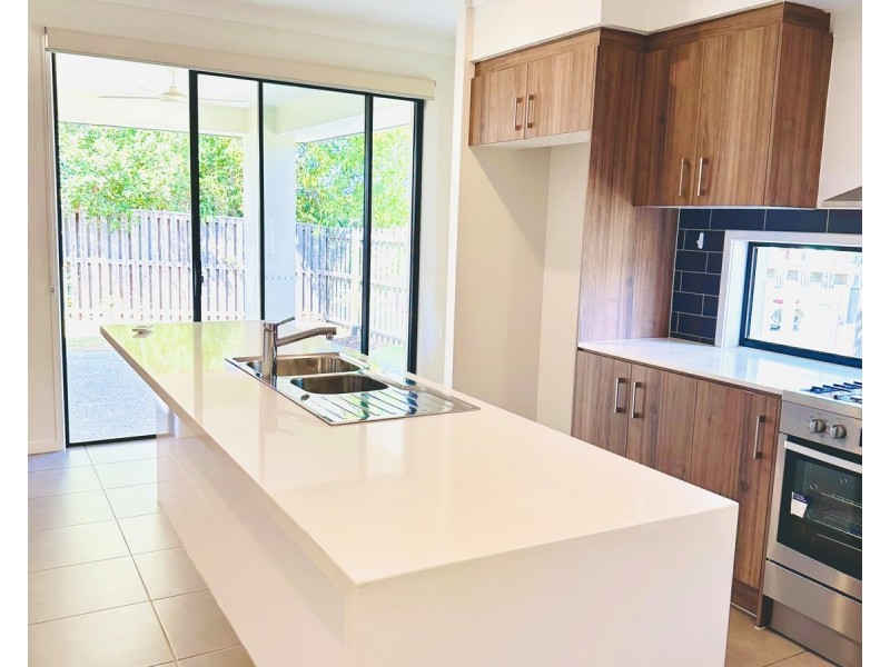 1 Jade Way, Helensvale QLD 4212