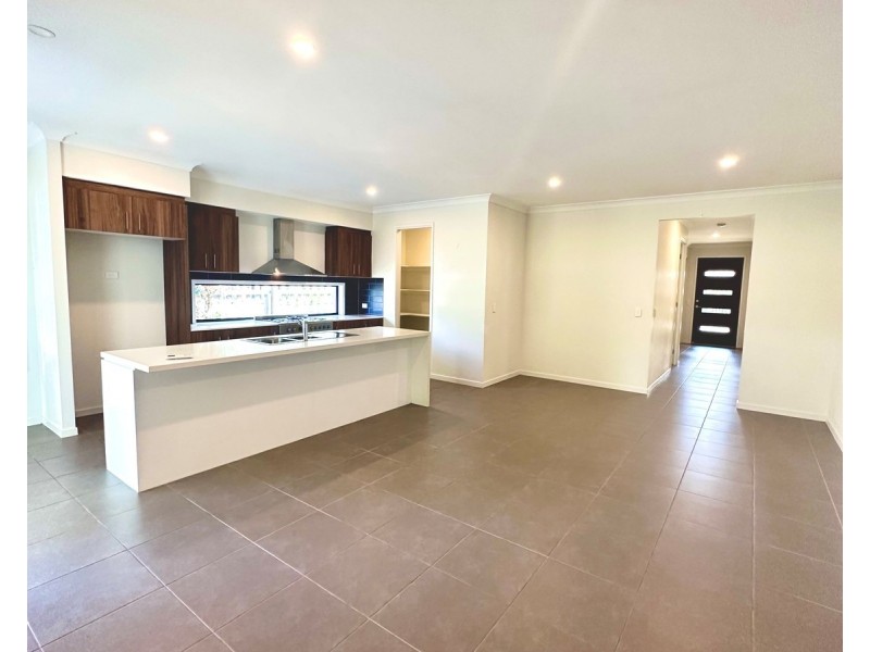 1 Jade Way, Helensvale QLD 4212
