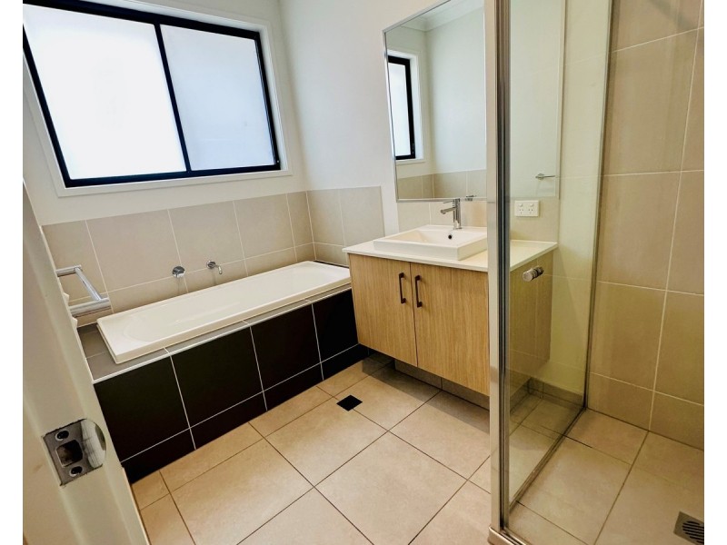 1 Jade Way, Helensvale QLD 4212