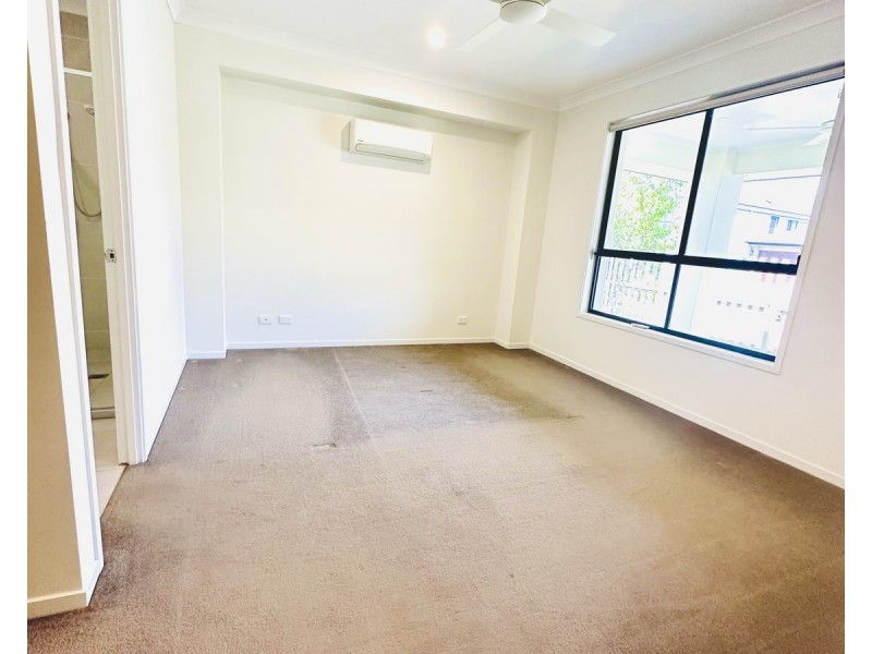 1 Jade Way, Helensvale QLD 4212