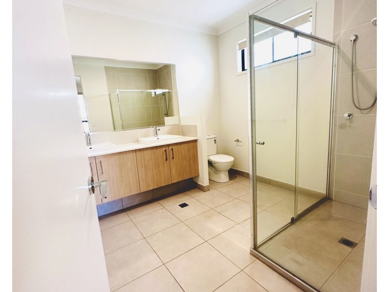 1 Jade Way, Helensvale QLD 4212