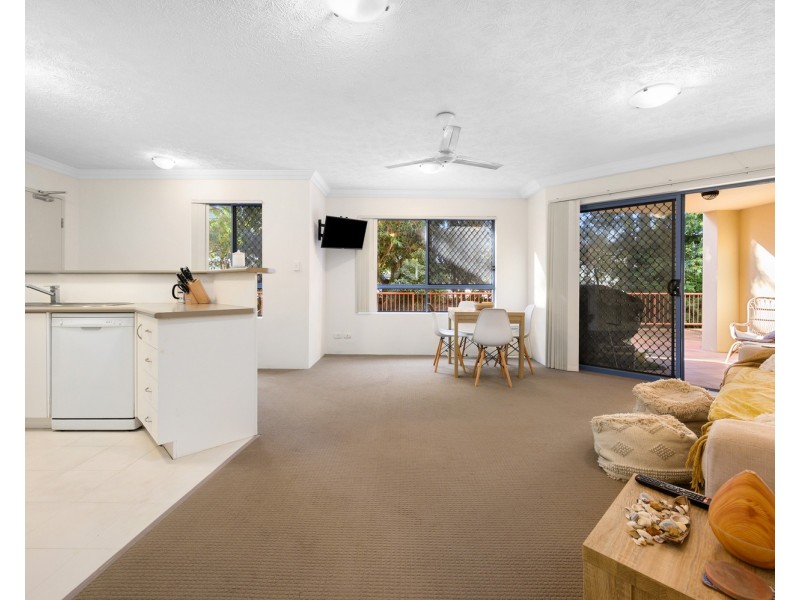 2/89 Frank Street, Labrador QLD 4215