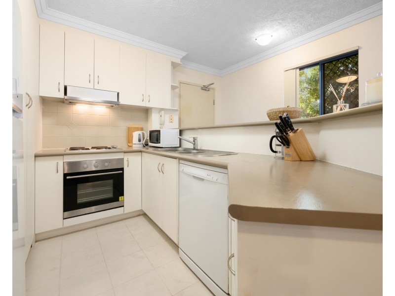 2/89 Frank Street, Labrador QLD 4215