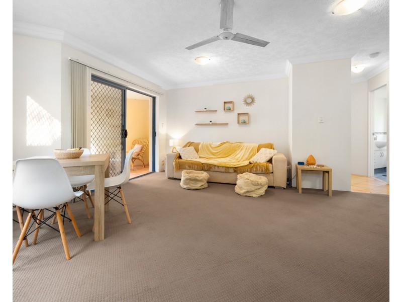 2/89 Frank Street, Labrador QLD 4215