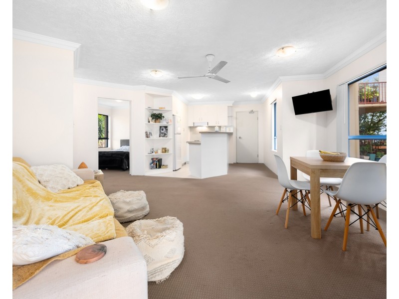 2/89 Frank Street, Labrador QLD 4215